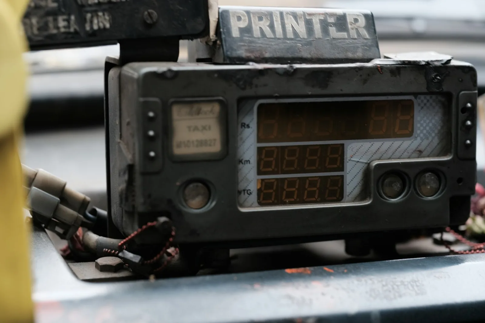 A timing machine display showing a watch's rate trace and readings